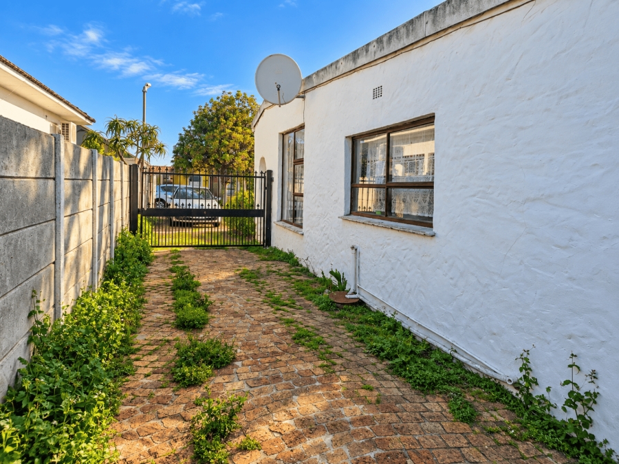 2 Bedroom Property for Sale in Protea Heights Western Cape